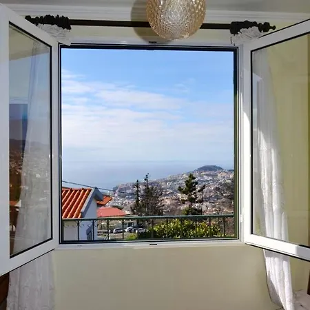 House With One Bedroom In With Wonderful Sea View Enclosed Garden And Wifi *