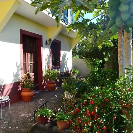 Σπίτι διακοπών House With One Bedroom In With Wonderful Sea View Enclosed Garden And Wifi *